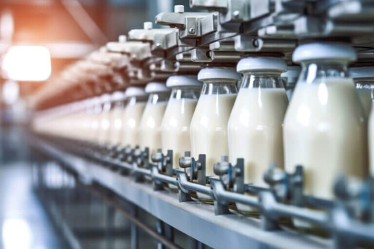 Female,Science,Biology,Laboratory,Worker,Using,Pipette,,Test,Tubes,,Microscope