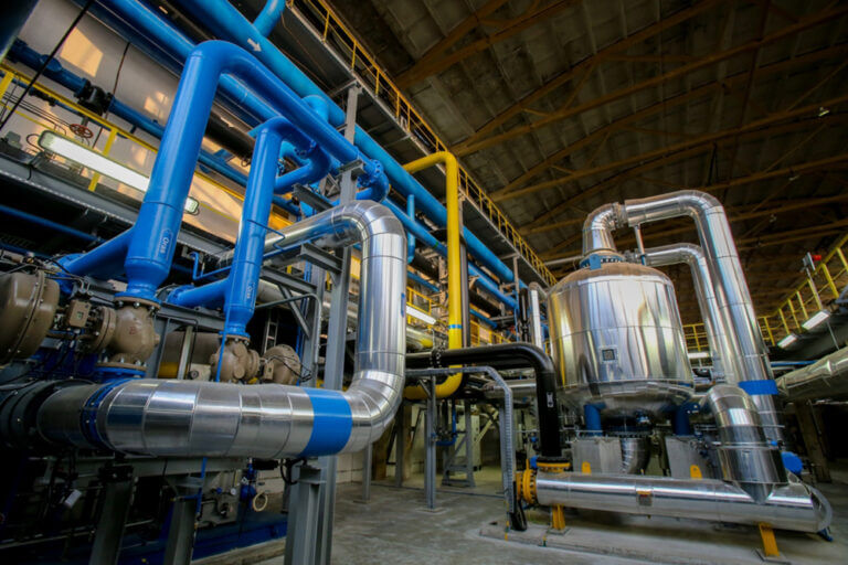 Female,Science,Biology,Laboratory,Worker,Using,Pipette,,Test,Tubes,,Microscope